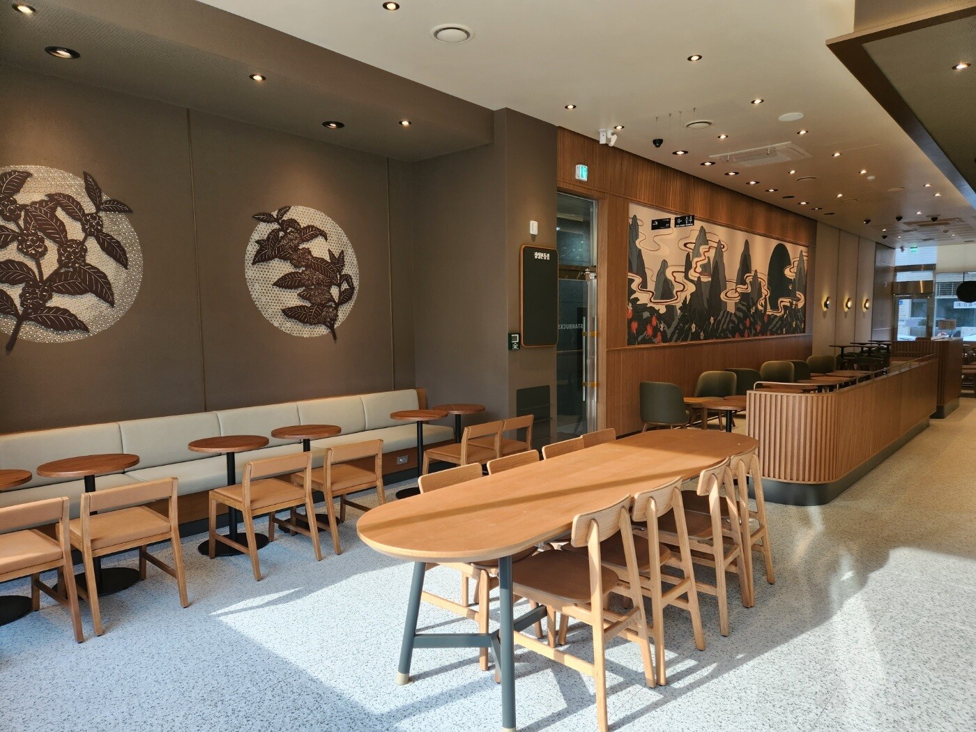 Starbucks Jamsilbon-dong — photo 4