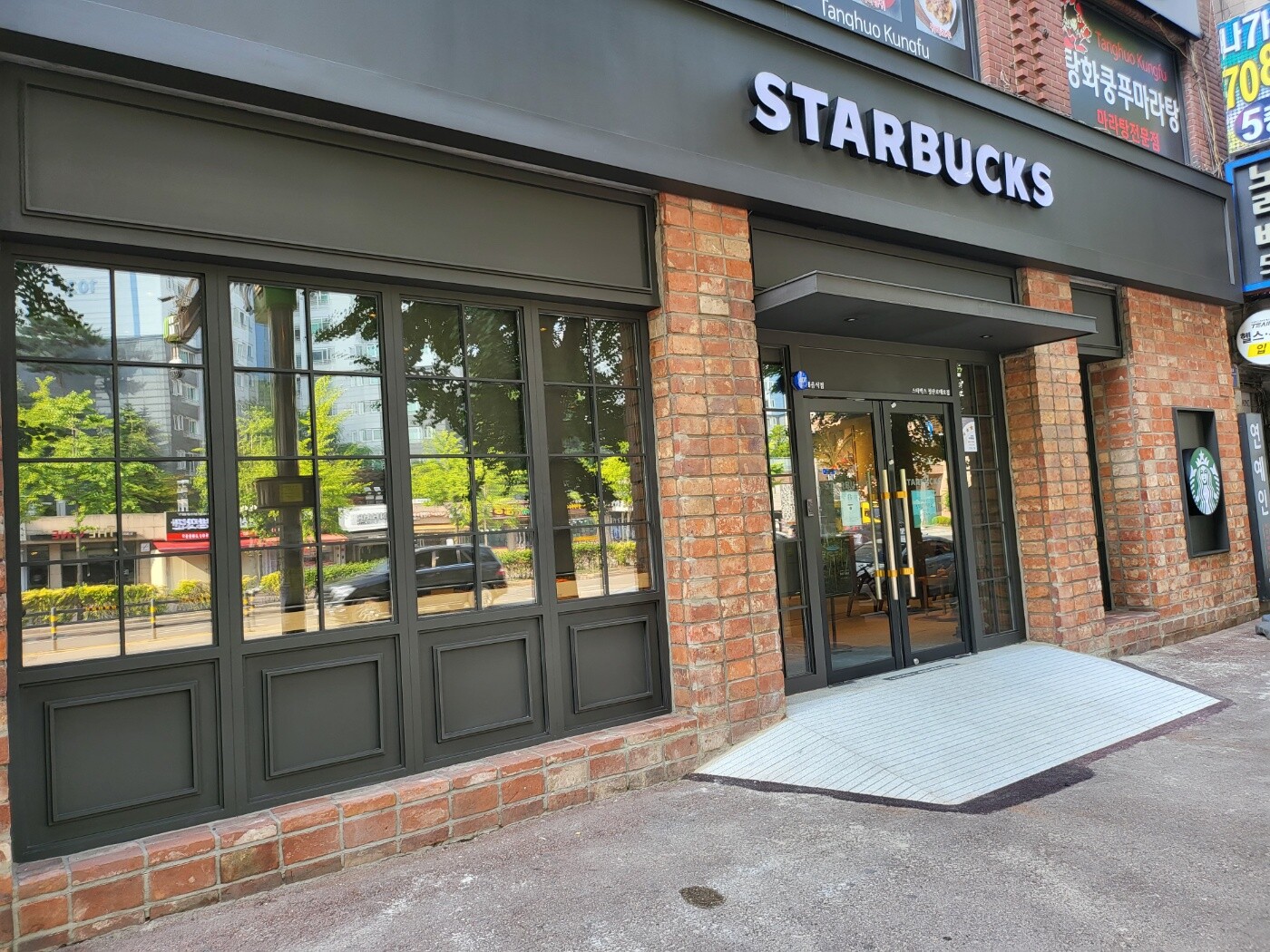 Starbucks Cheolsan Rodeo — photo 1