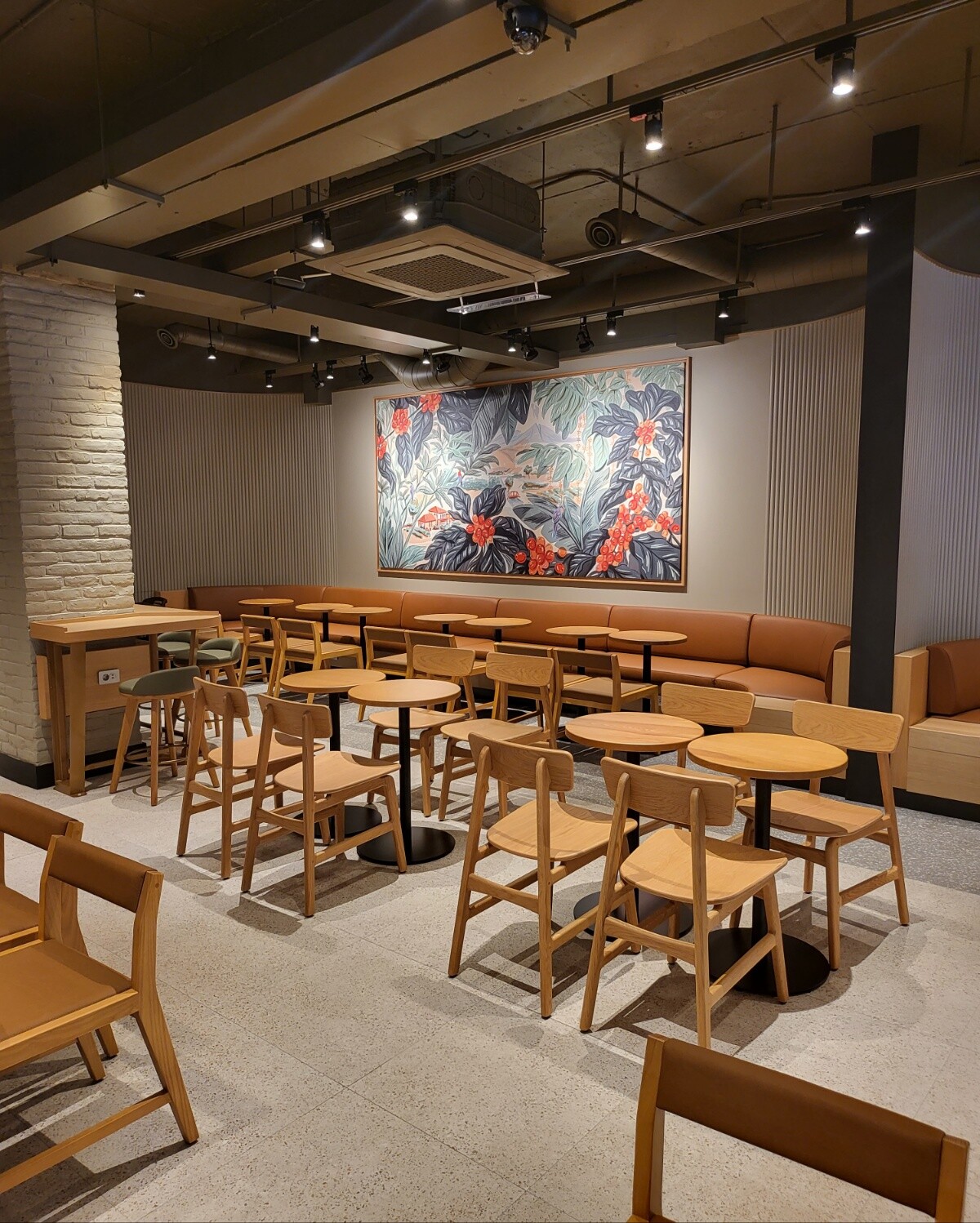 Starbucks Cheolsan Rodeo — photo 4