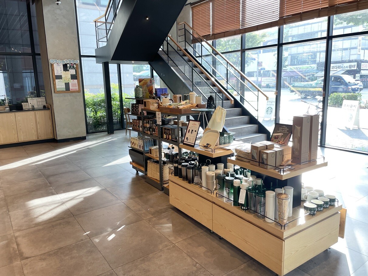 Starbucks Eorin Ewha Womans Univ. Park Station — photo 3