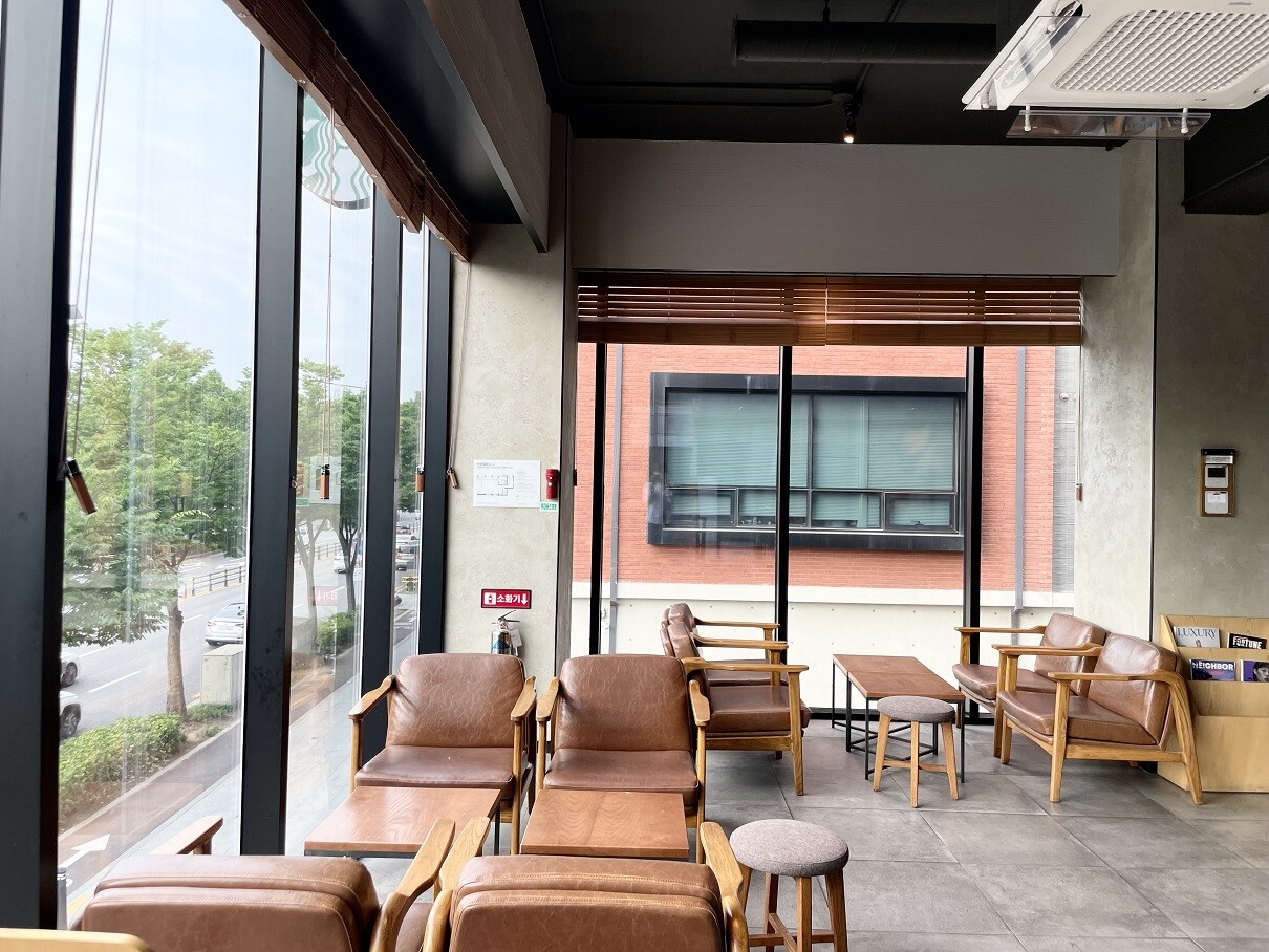 Starbucks Eorin Ewha Womans Univ. Park Station — photo 5