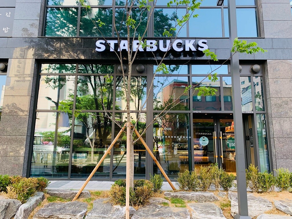 Starbucks Konkuk Univ. Back Gate — photo 1