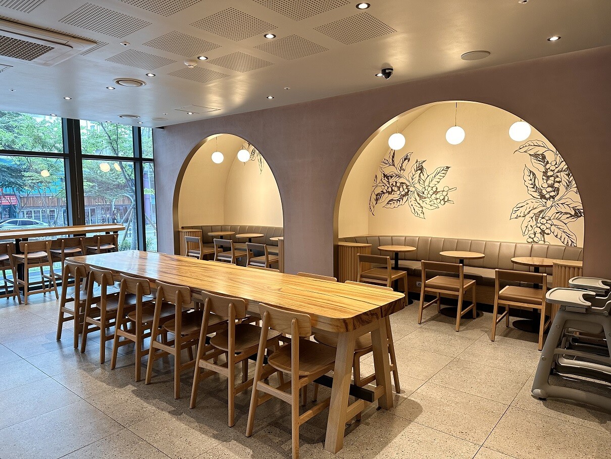 Starbucks Konkuk Univ. Back Gate — photo 2