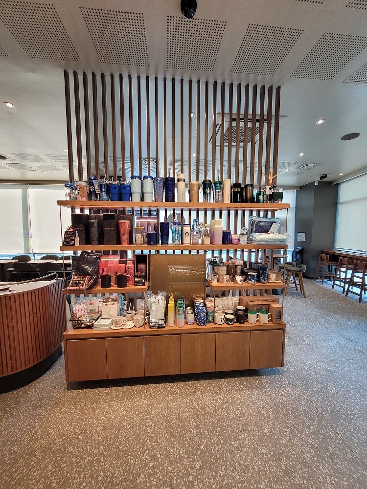 Starbucks Busan Yeonsan Station — photo 4