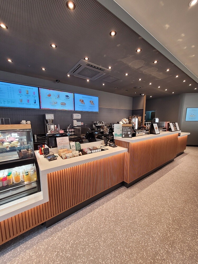 Starbucks Busan Yeonsan Station — photo 3