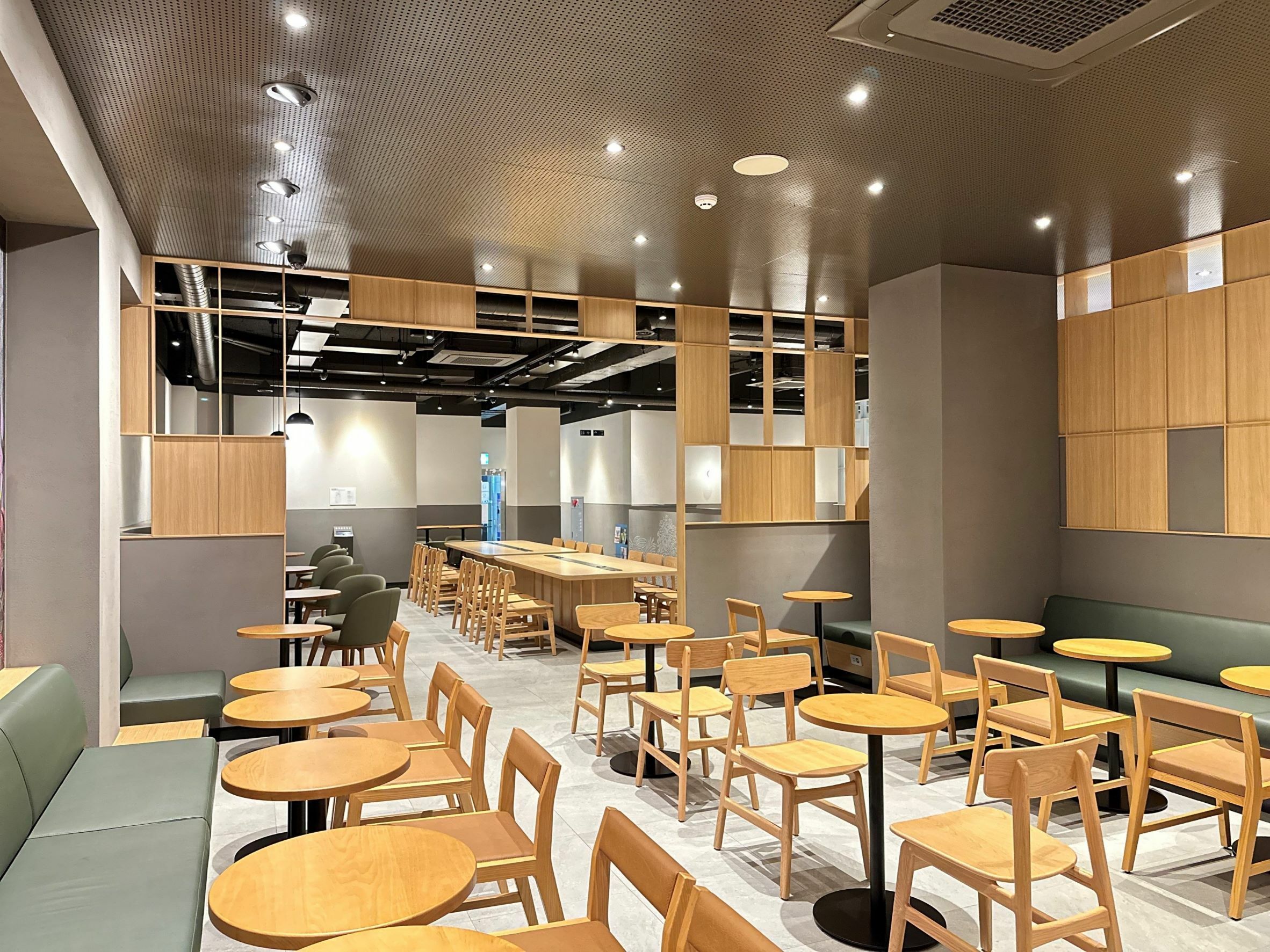 Starbucks Sinpung Station — photo 4