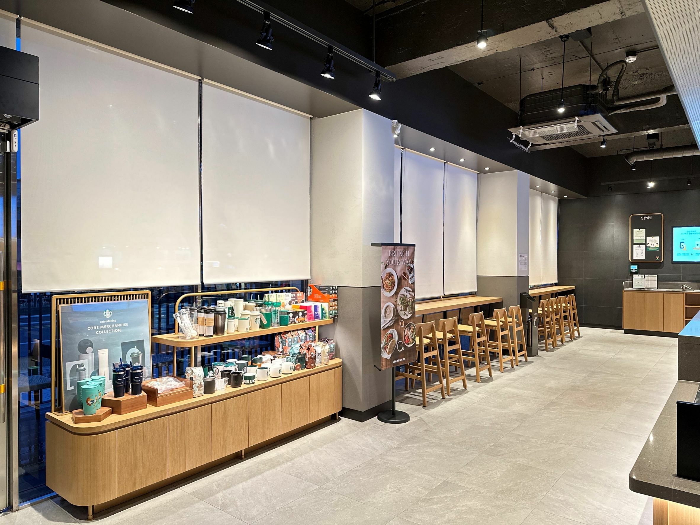 Starbucks Sinpung Station — photo 3