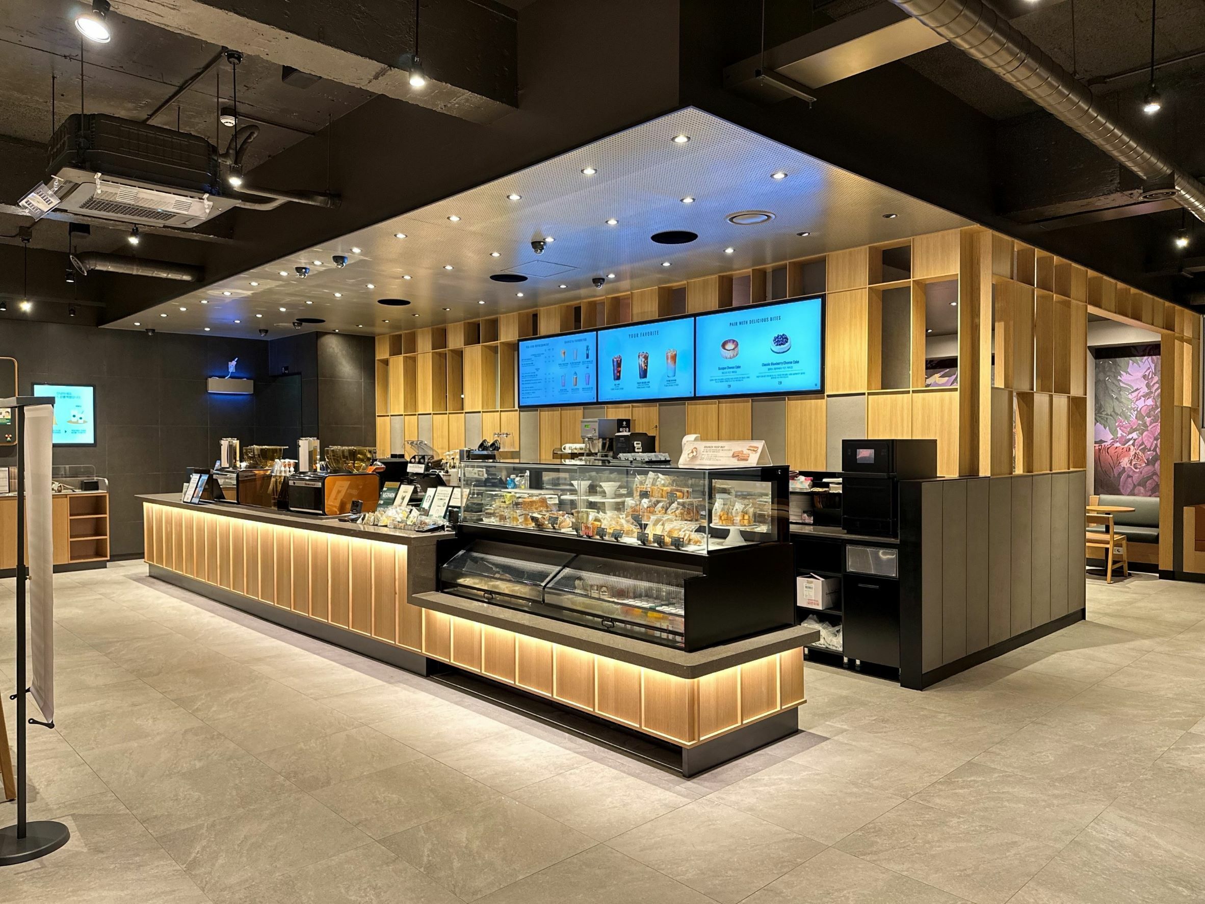 Starbucks Sinpung Station — photo 2