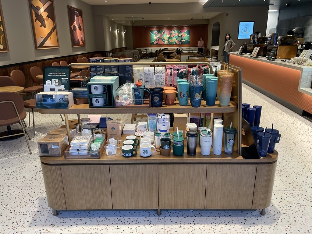 Starbucks Kyungsung Univ. — photo 2