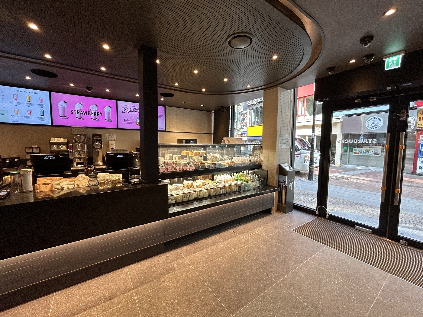 Starbucks Dongseong-ro Plaza — photo 3