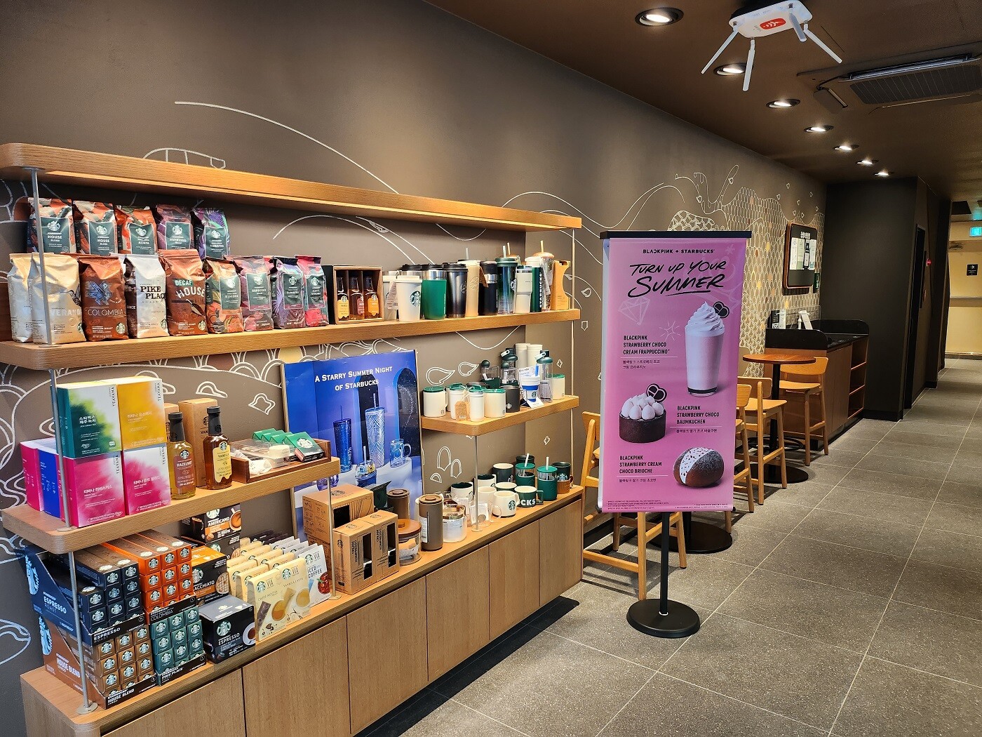 Starbucks Dongseong-ro Plaza — photo 4