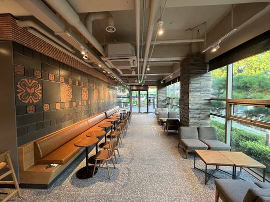 Starbucks Gyeongbokgung Station — photo 2