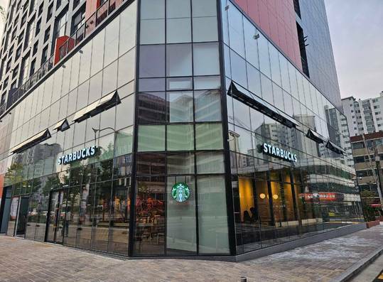 Starbucks Balsan Station Exit 5 — photo 1