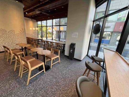 Starbucks Balsan Station Exit 5 — photo 4