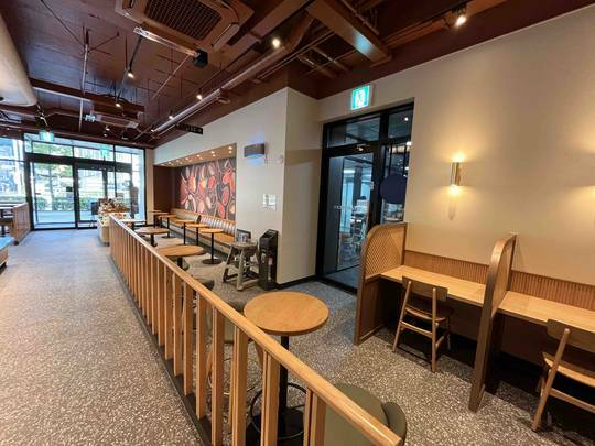 Starbucks Balsan Station Exit 5 — photo 5