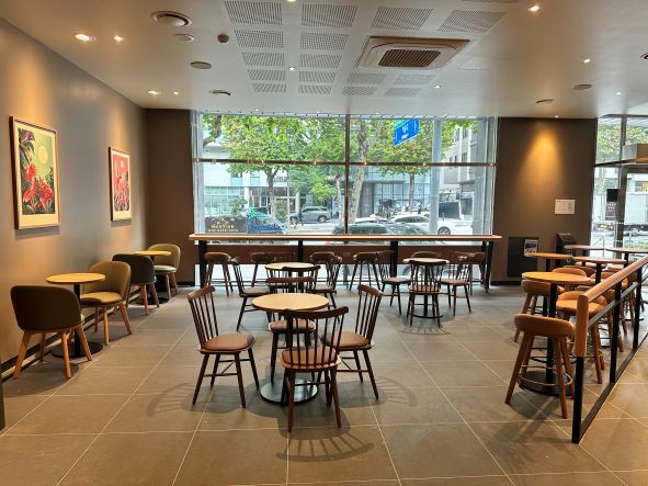 Starbucks Cheongdam Station — photo 4