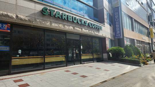Starbucks Gwangjusangmujungang-ro — photo 1