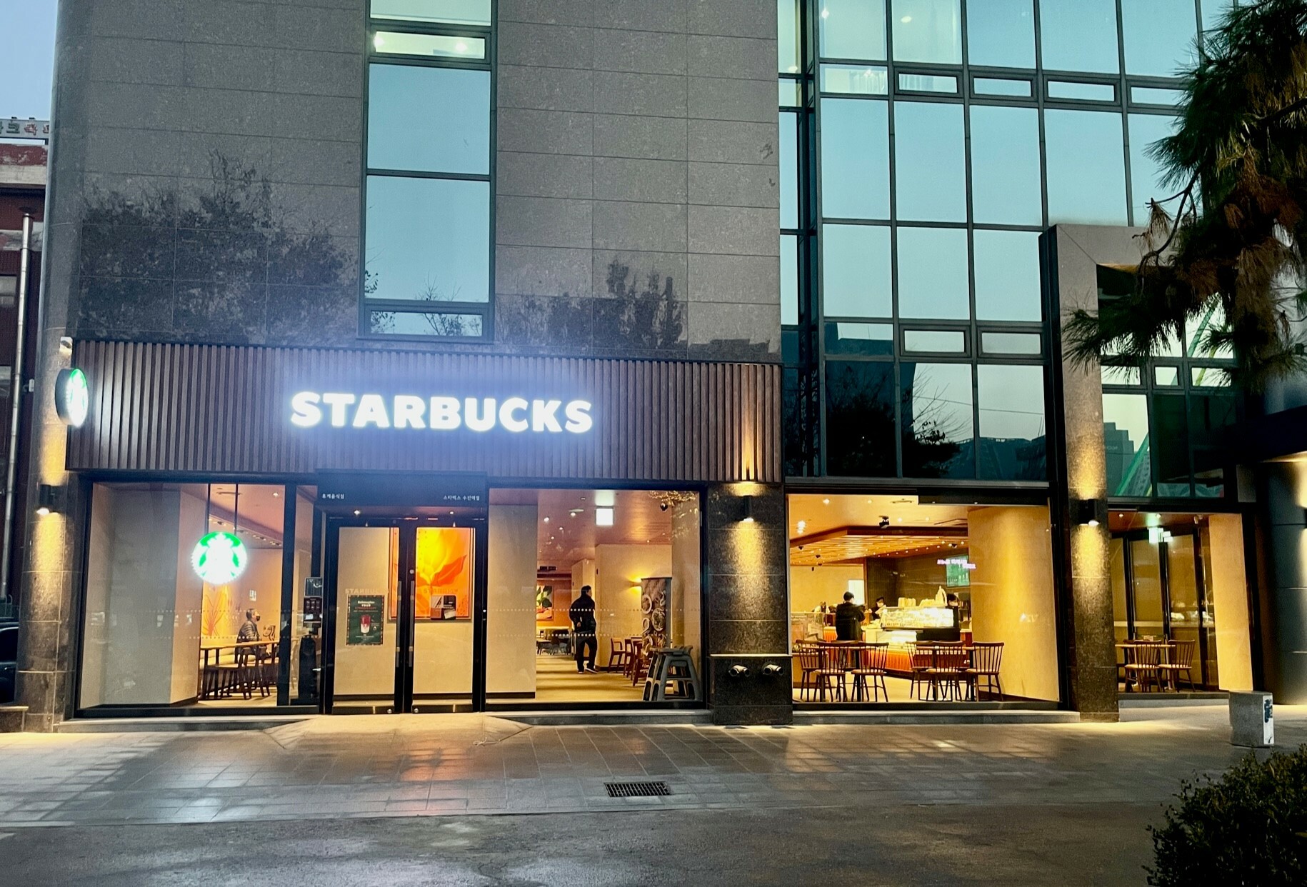 Starbucks Sujin Station — photo 1