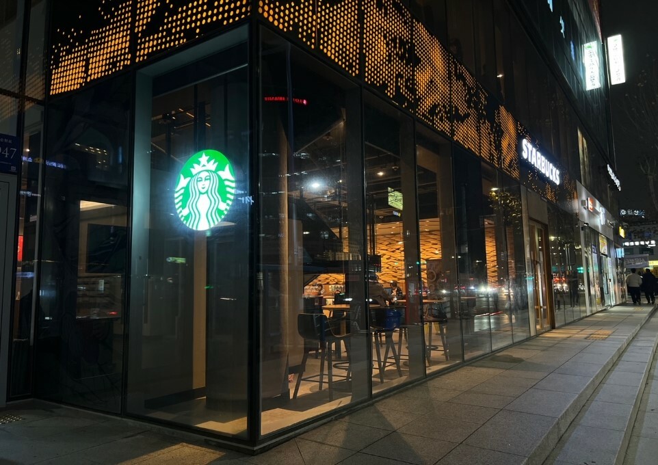 Starbucks Daechi Jaegyeong Building — photo 1