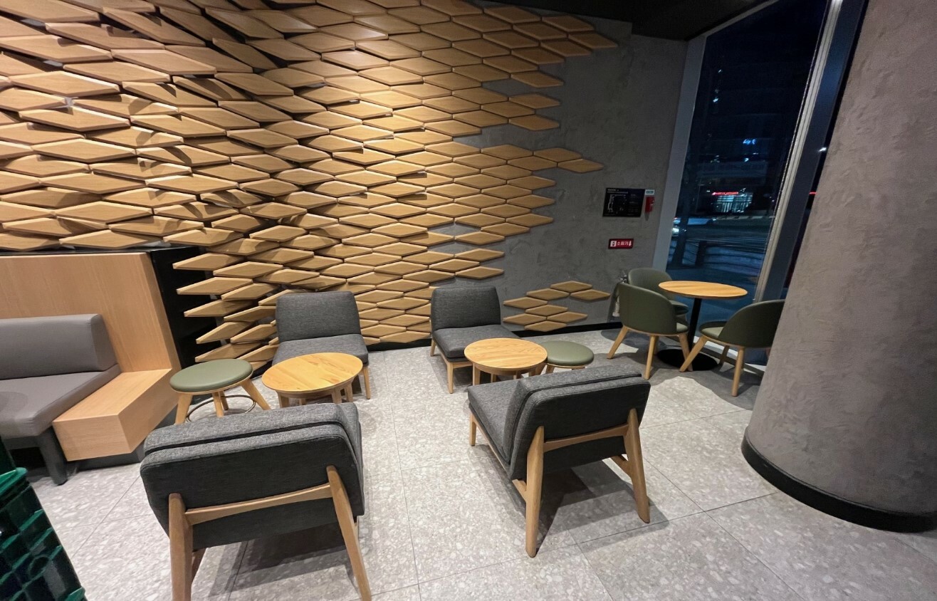 Starbucks Daechi Jaegyeong Building — photo 2