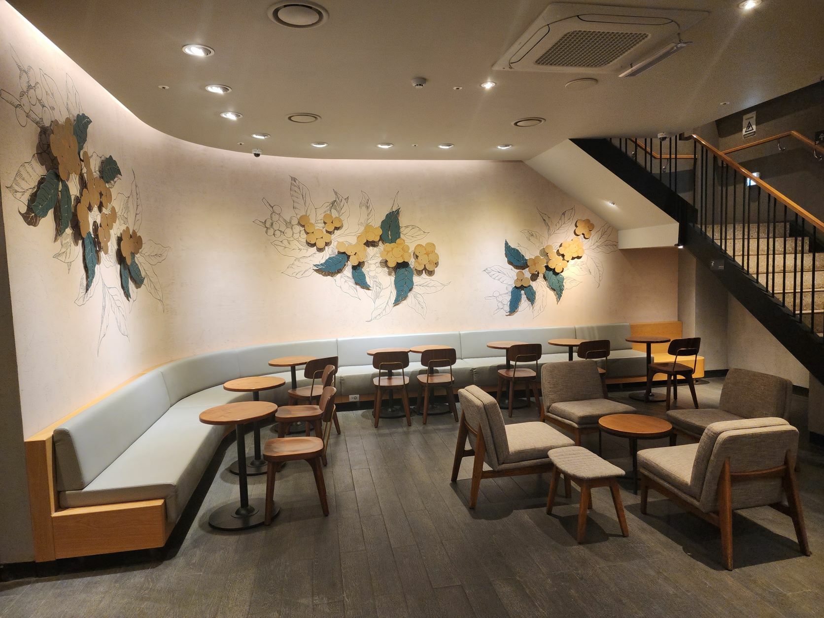 Starbucks Busangwangbok-ro — photo 3