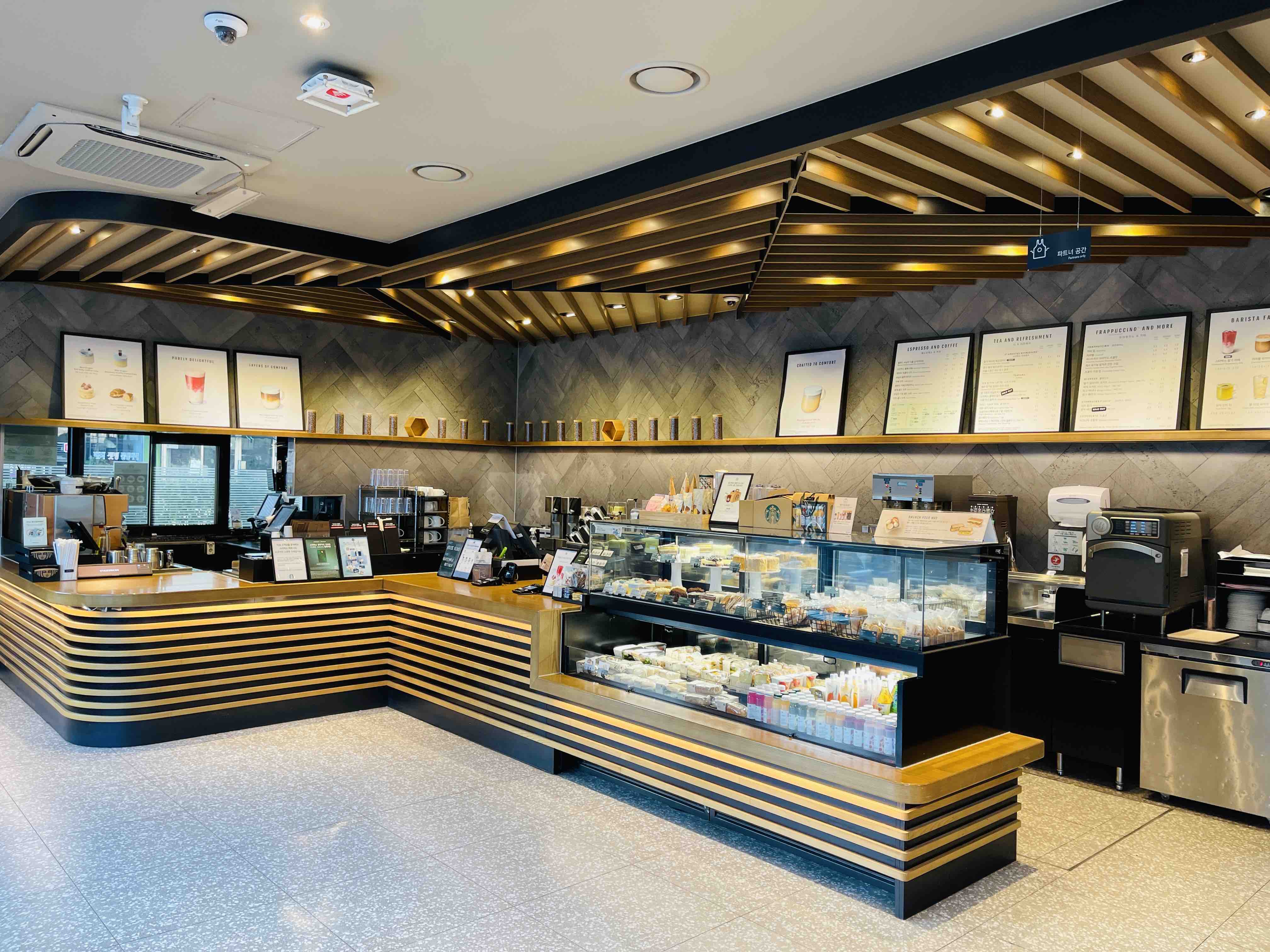 Starbucks Gwangju Shinsegae — photo 2