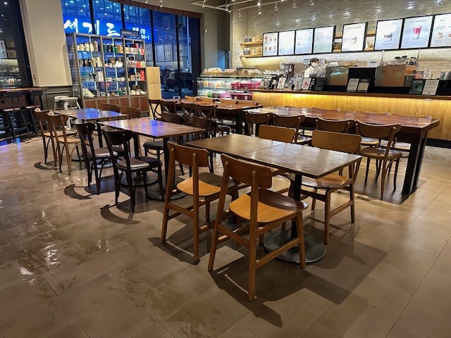 Starbucks Daejeon Courthouse — photo 5