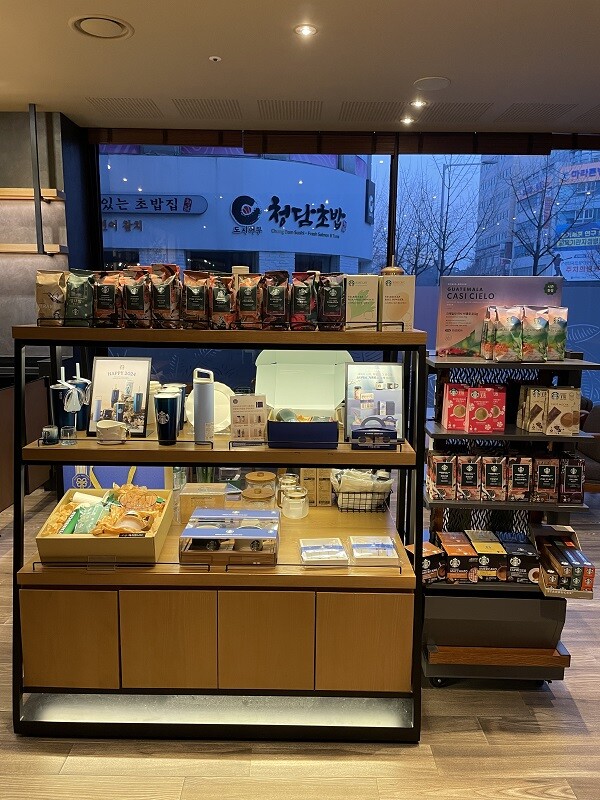 Starbucks Daejeondunsannam-ro — photo 4