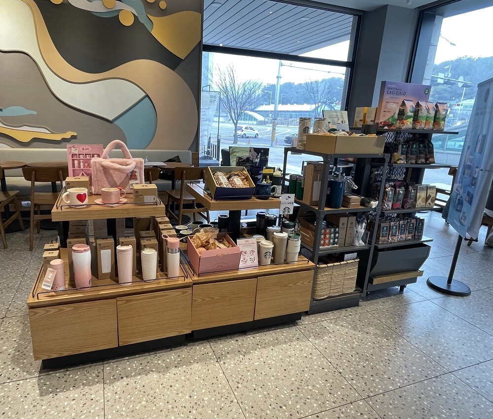Starbucks Daejeon Banseok Station — photo 4