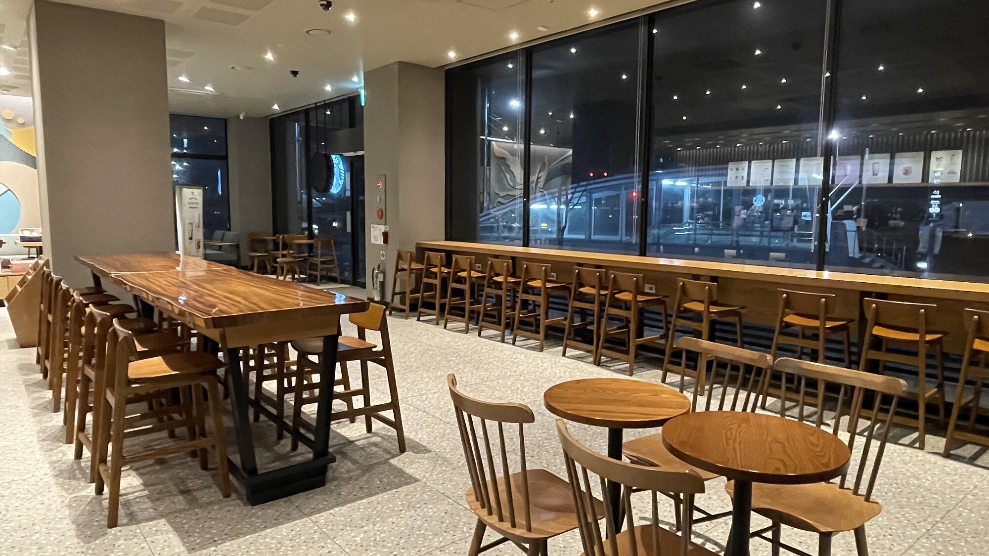 Starbucks Daejeon Banseok Station — photo 5