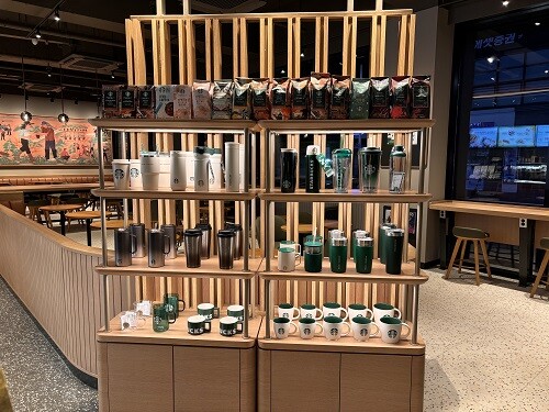 Starbucks Daejeon City Hall Station Exit 8 — photo 4