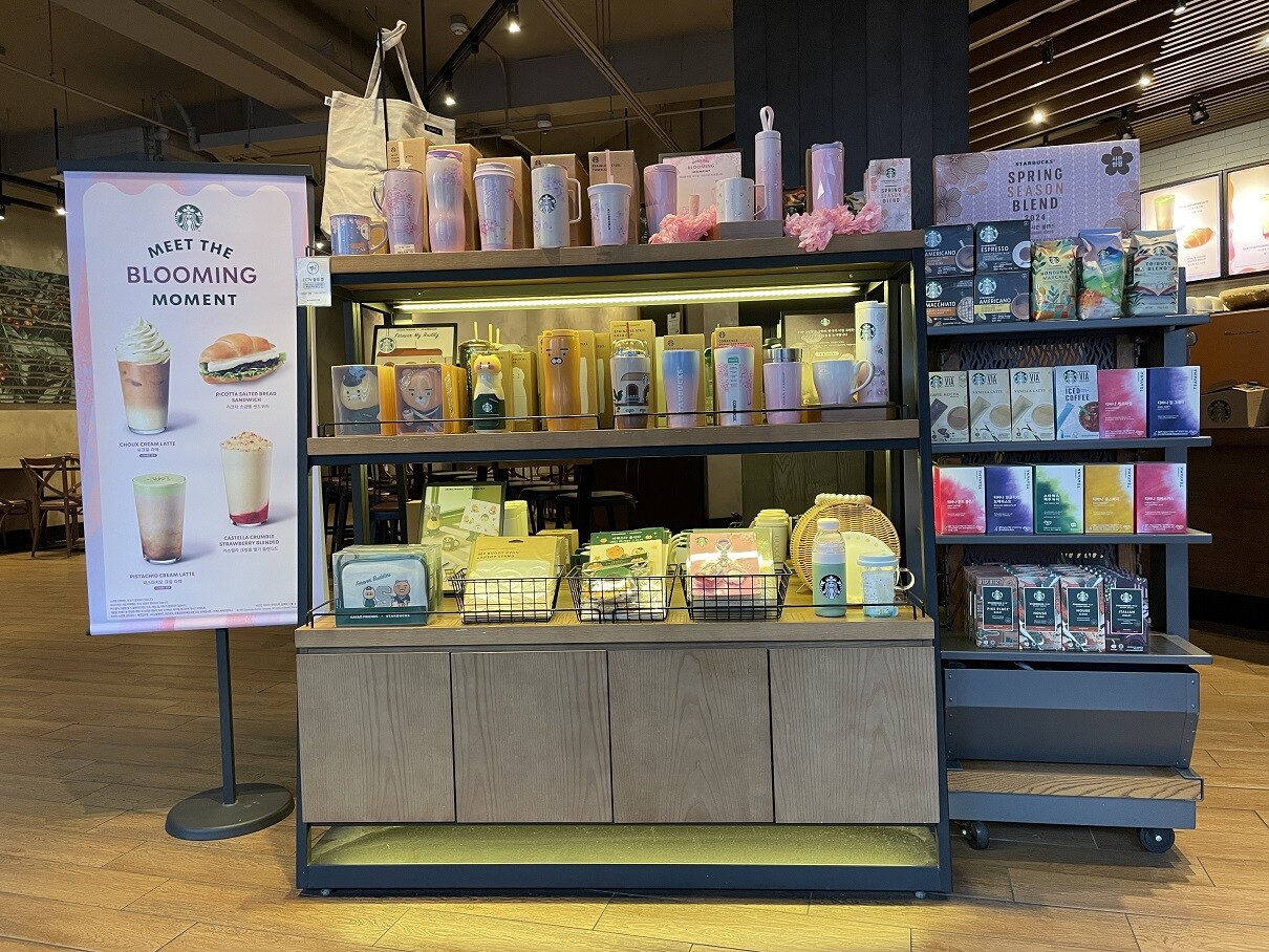 Starbucks Daegu Jincheon Station — photo 4