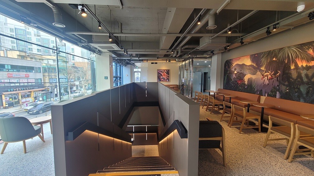 Starbucks Dapsimni Elementary School Intersection — photo 4