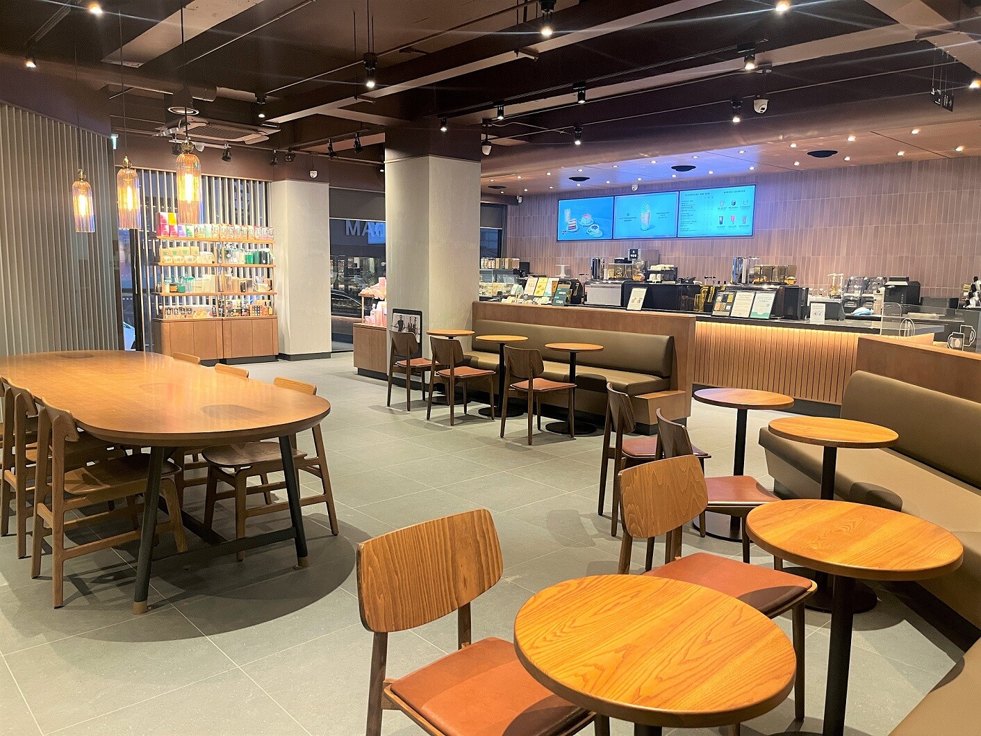 Starbucks Apgujeong Hyundai Apartments — photo 5