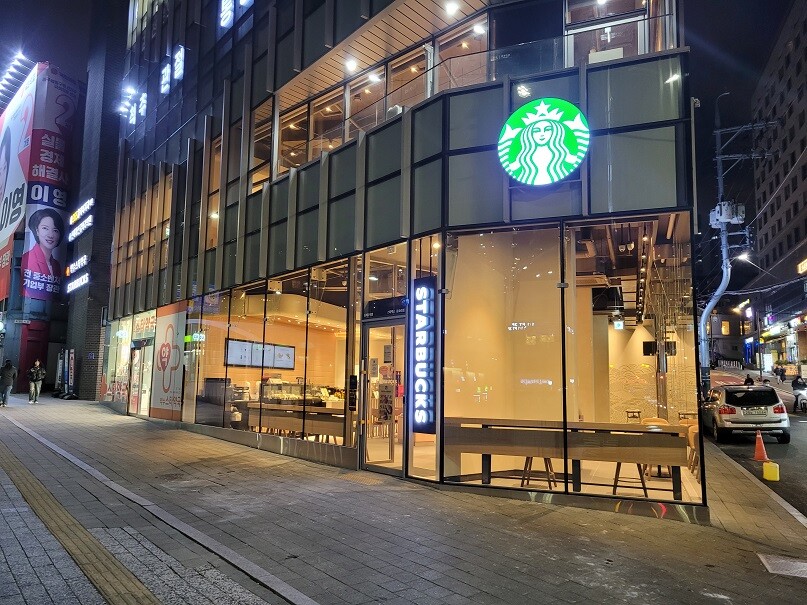 Starbucks Dongho-ro — photo 1
