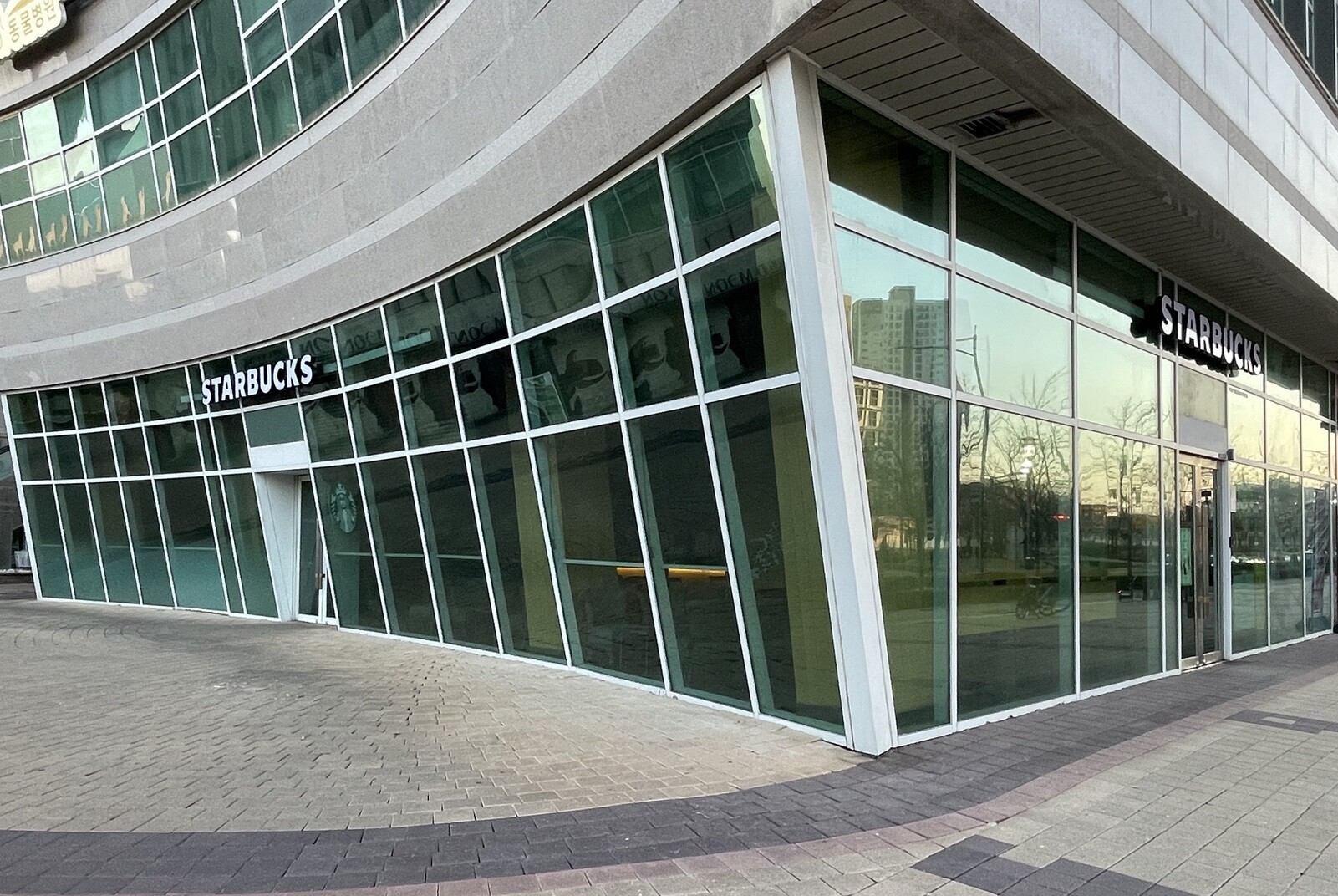Starbucks Songdo Campus Town Station — photo 1