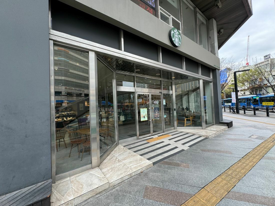 Starbucks Daegujungang-ro Station — photo 1