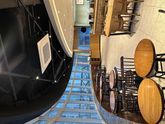 Starbucks Reunesangseu Intersection — photo 4