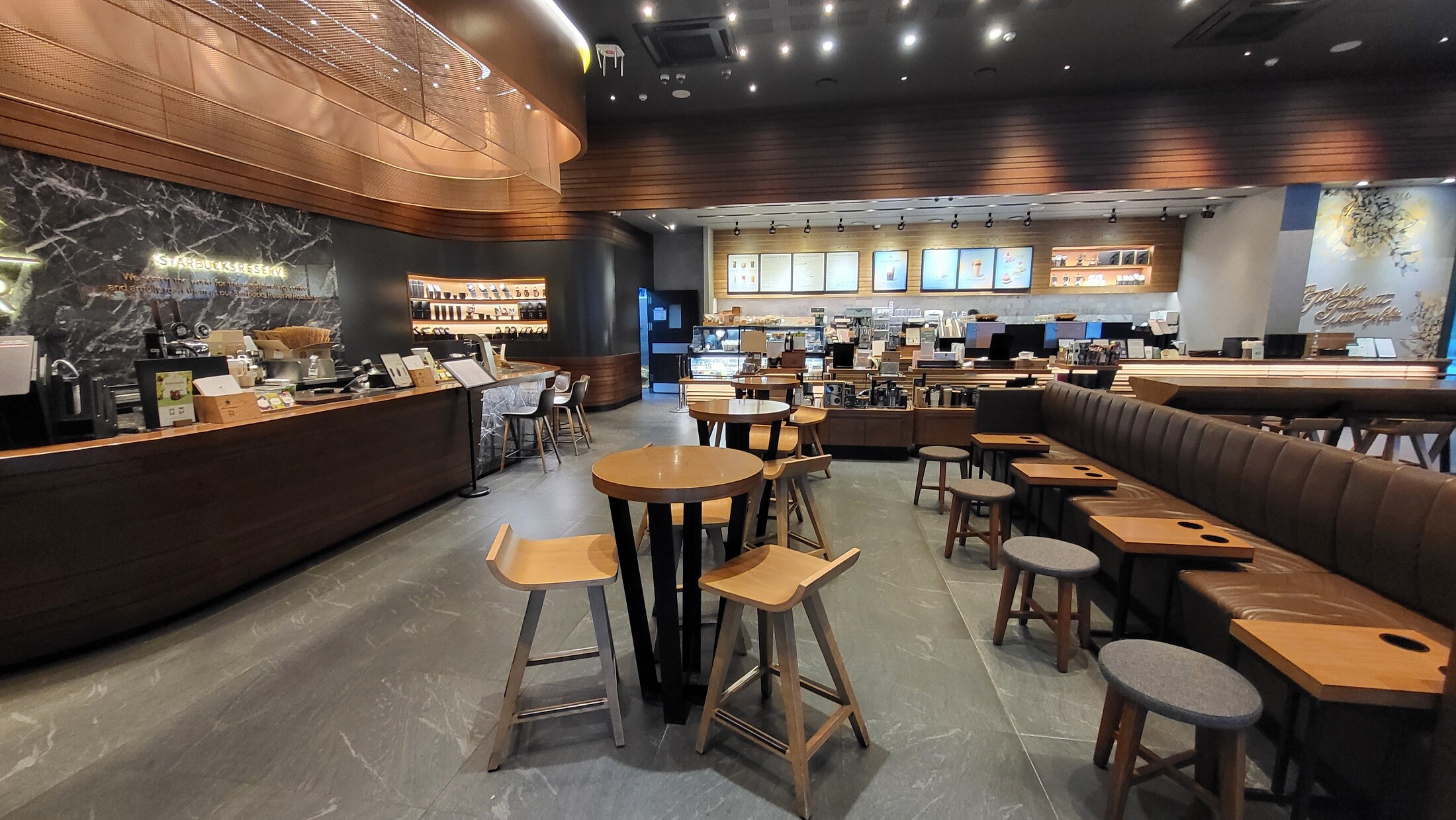 Starbucks Seolleungdongsin Building — photo 4