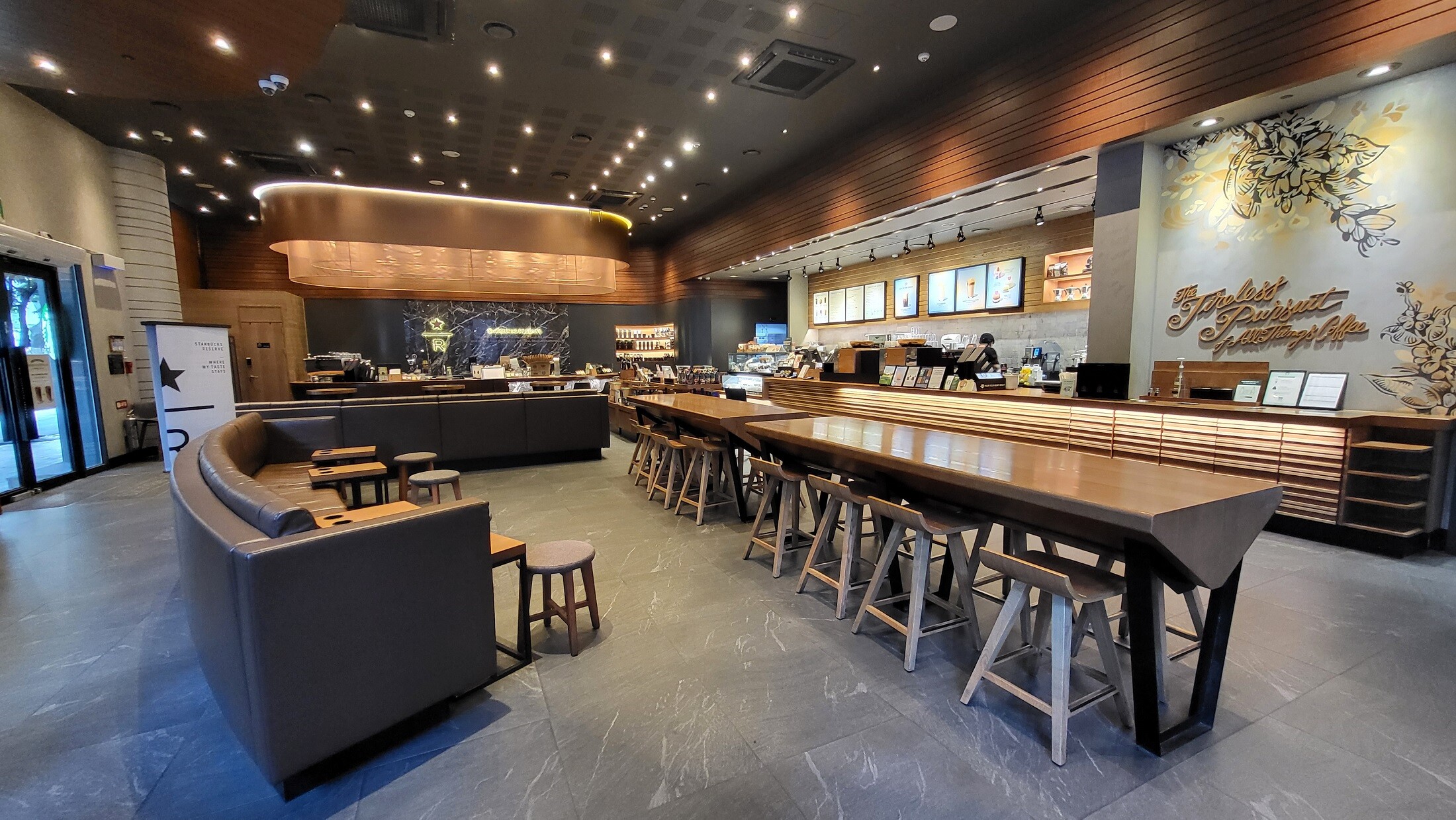 Starbucks Seolleungdongsin Building — photo 5
