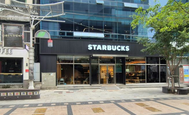 Starbucks Busan Bipeu Plaza — photo 1