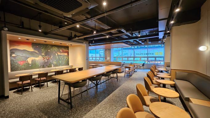 Starbucks Busan Bipeu Plaza — photo 5
