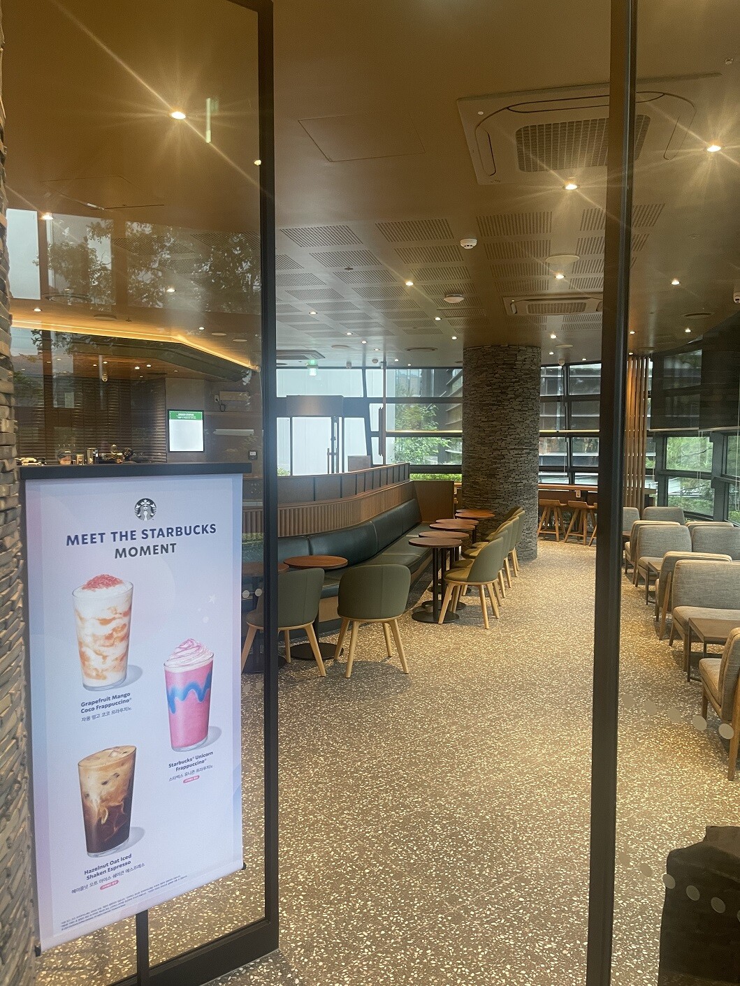 Starbucks Gyeongbokgung Intersection — photo 2