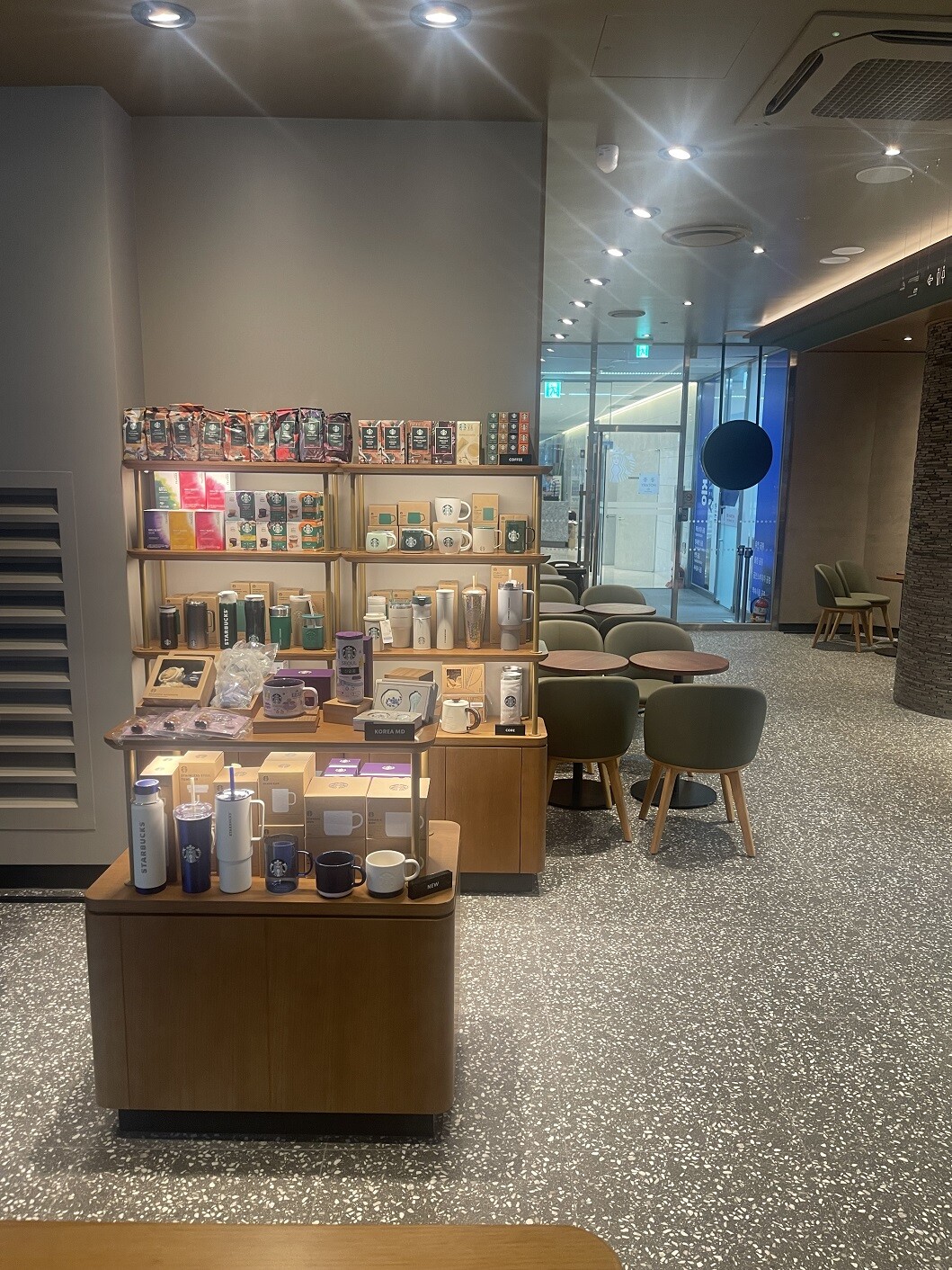 Starbucks Gyeongbokgung Intersection — photo 3