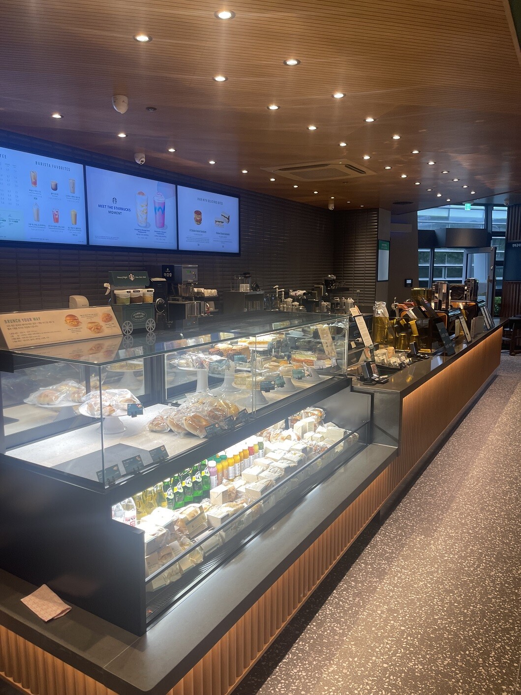 Starbucks Gyeongbokgung Intersection — photo 4