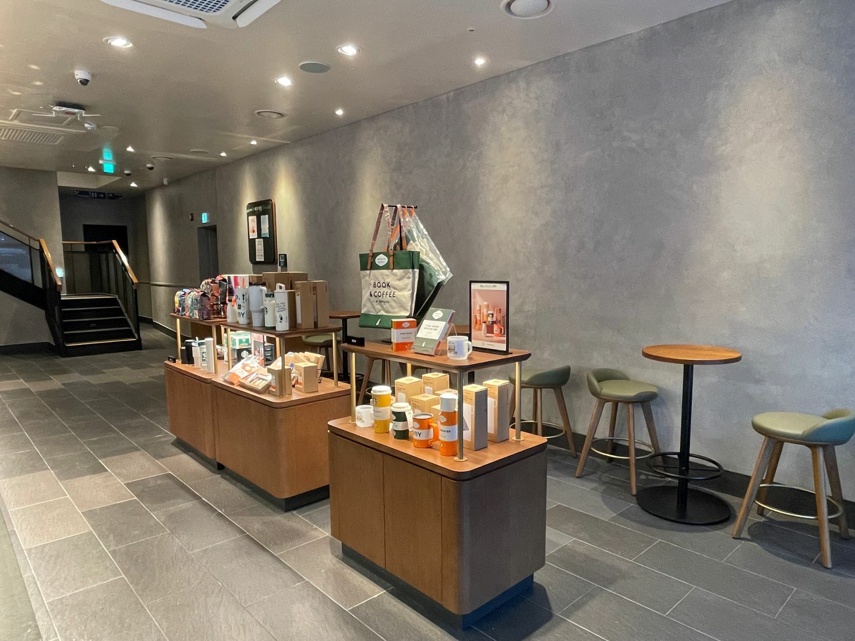 Starbucks Madu Station — photo 3