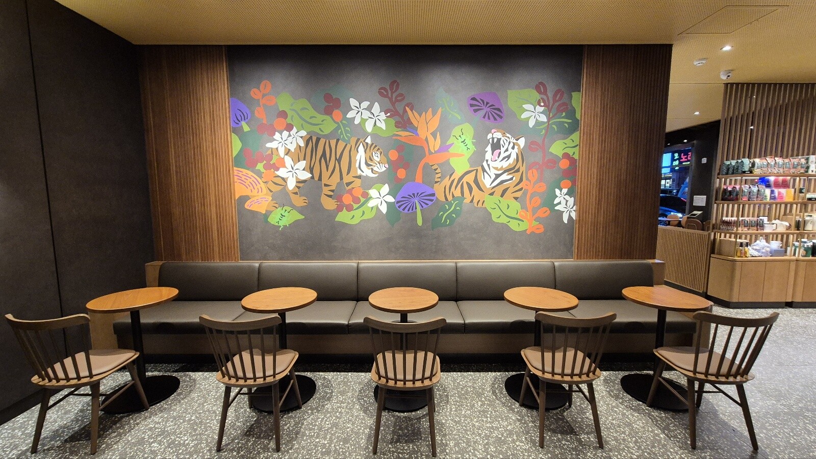 Starbucks Busan Minam Station — photo 4