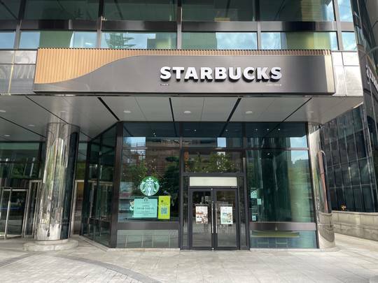 Starbucks Yeouido — photo 1