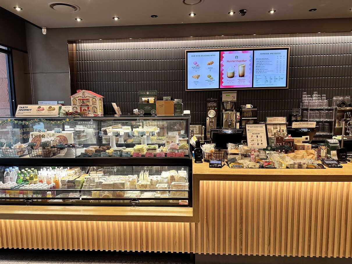 Starbucks Suseo Station Intersection — photo 3