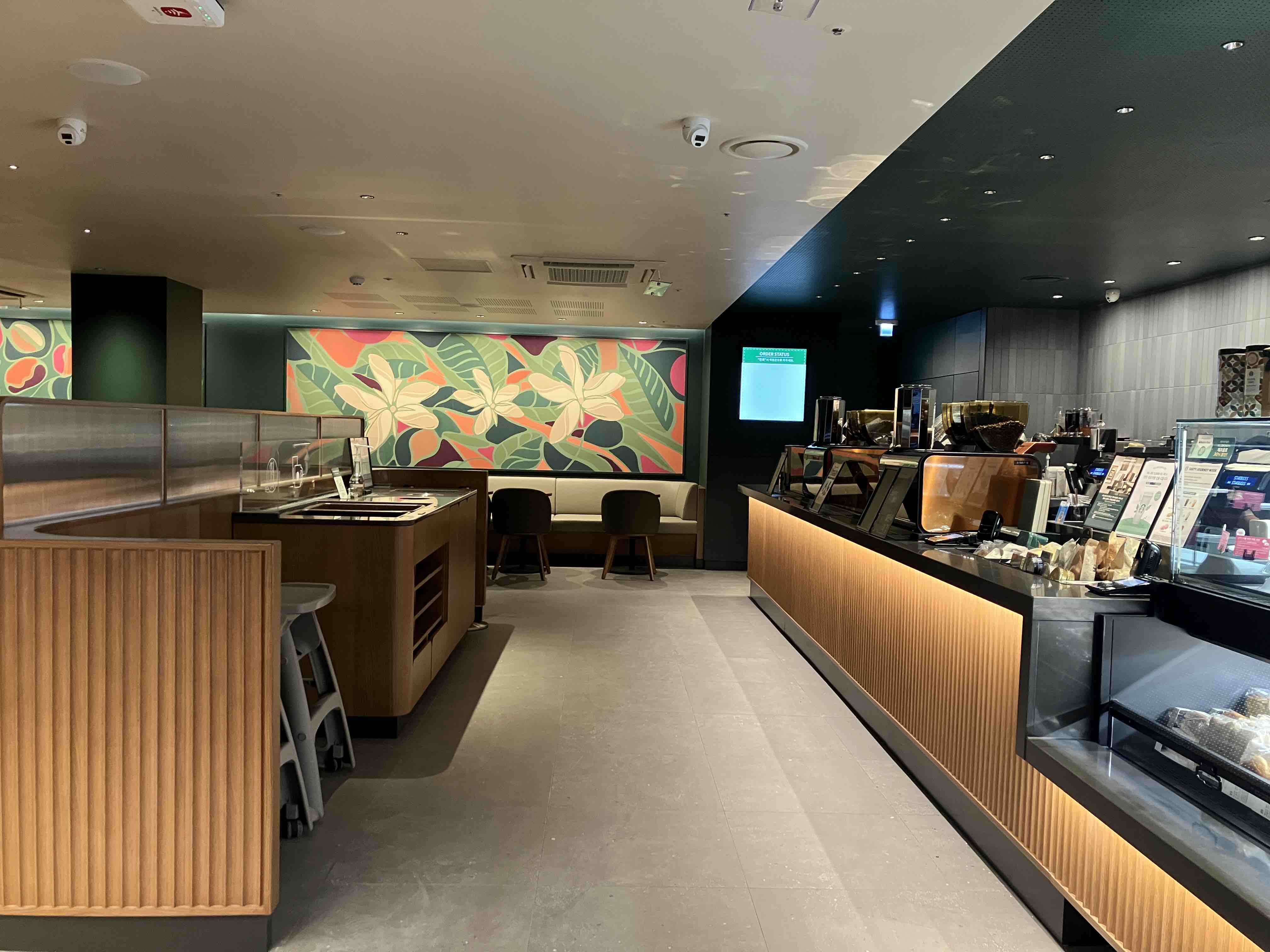 Starbucks Plaza — photo 2